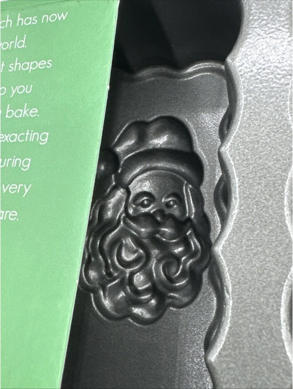 Nordic Ware Holiday Mini Loaf Pan Non-stick Cast Aluminum Christmas 8 Loaves NEW